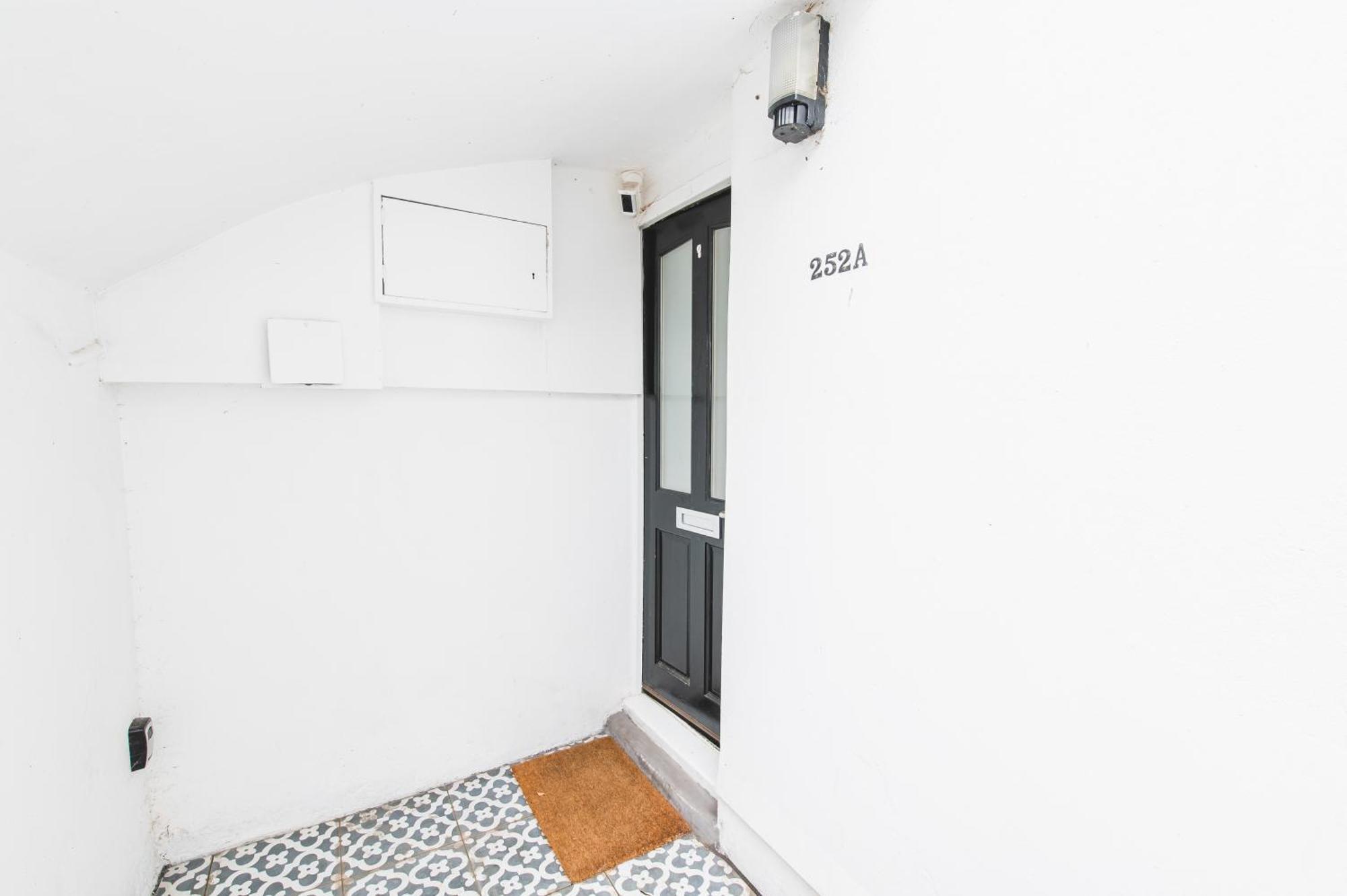 Pass The Keys - Modern & Stylish Garden Home In Islington 런던 외부 사진